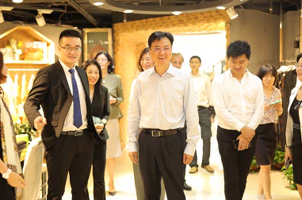 关注|白马携手工行为商户提供定制金融服务